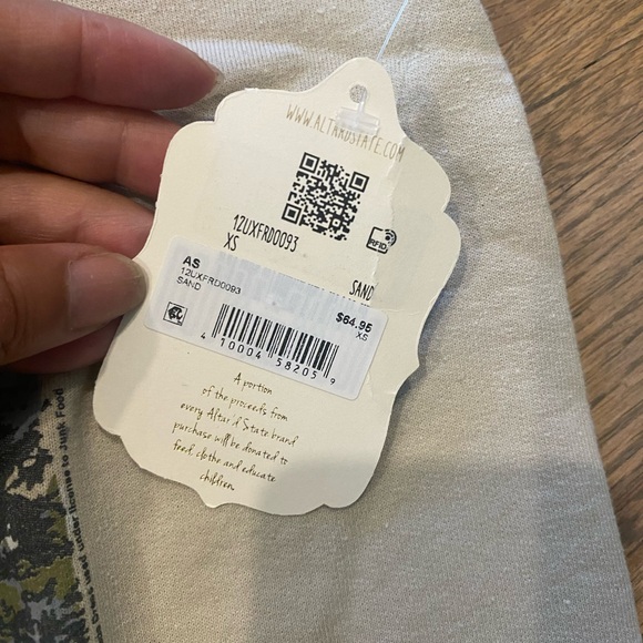 NWT Junk Food- relaxed fit Graphic Tee in size XS can fit size 4 - Picture 6 of 7